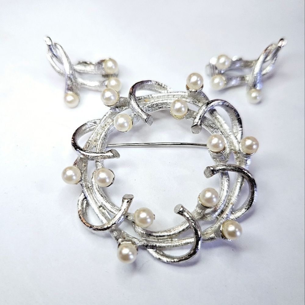Vintage Marvella Set Demi-Parure Silver Tone Faux Pearl Wreath Brooch & Earrings
